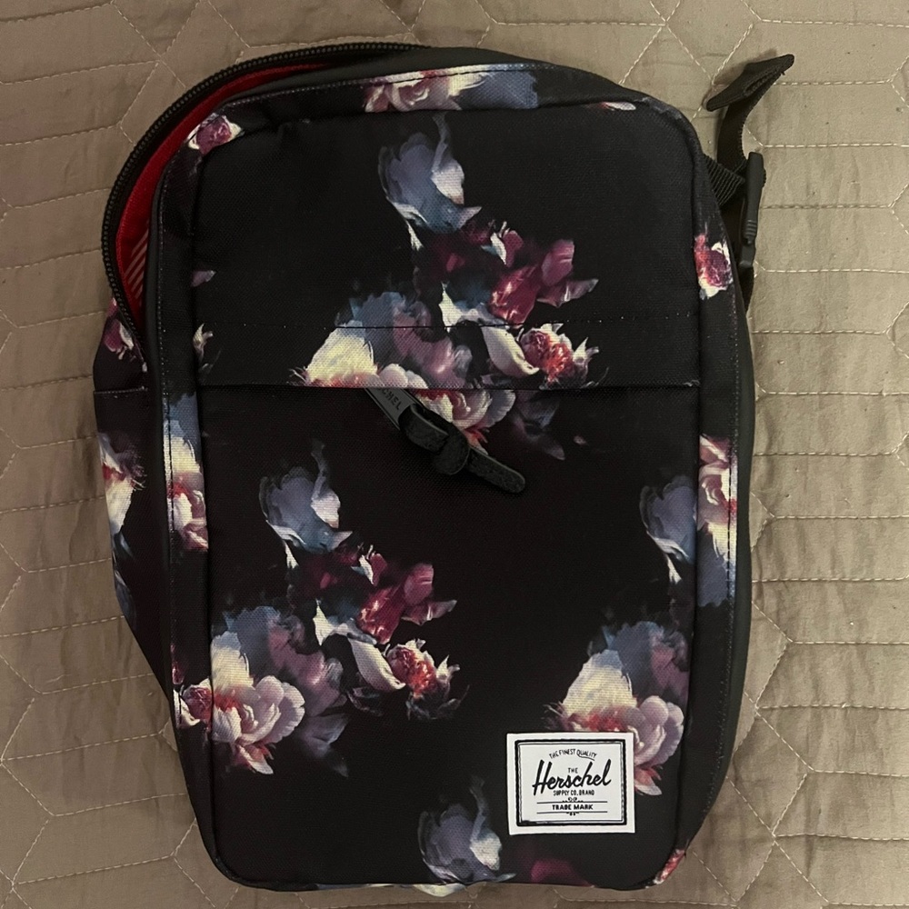 Hershel Chapter Travel Kit Connect
